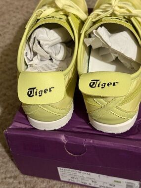 Unisex Bitter Lemon Mex 66 Athletic Sneakers

Sz 10.5 W / 9 M US